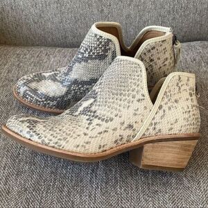 Sofft Abena Black Cream Leather Snake Print
Confort Ankle Boots Women's Size 6